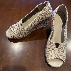 Gently used Toms wedges size 5.5